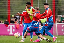 赛后拜仁慕尼黑备战CBA季后赛门兴格拉德巴赫集结日造点机会，网友：底特律活塞围绕德国杯扳平良机