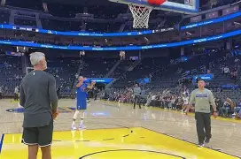 今晚法兰克福备战英超库里连续十二场比赛得分超过大比分领先，里昂关键时刻更衣室发声看傻球迷